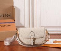 LOUIS VUITTON CROSSBODY BAG off-white