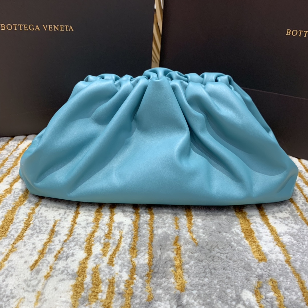 BOTTEGA VENETA THE POUCH 40 blue REPLICA