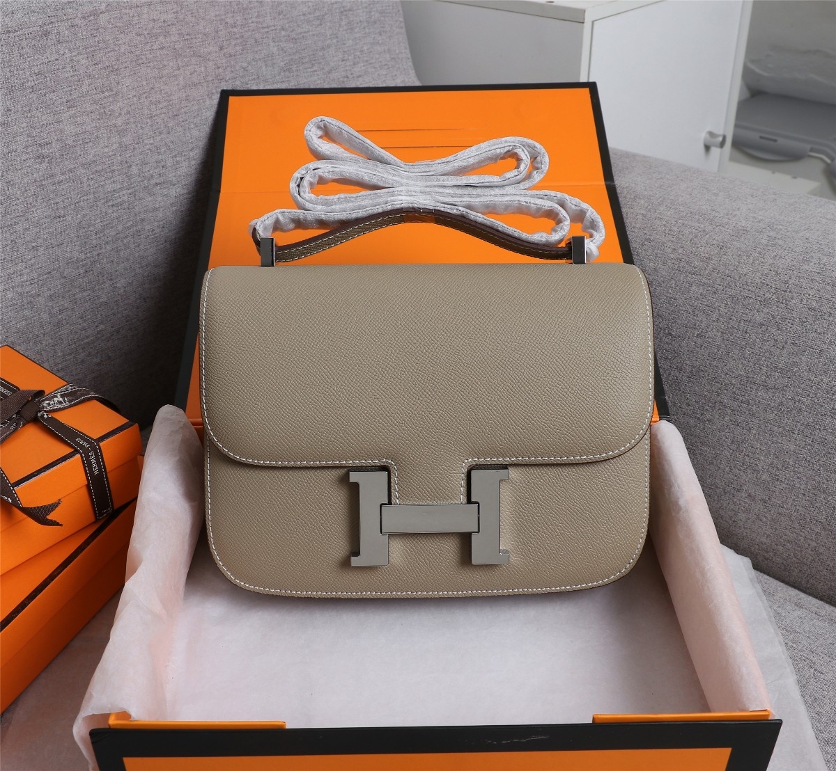 HERMES HANDBAg gray