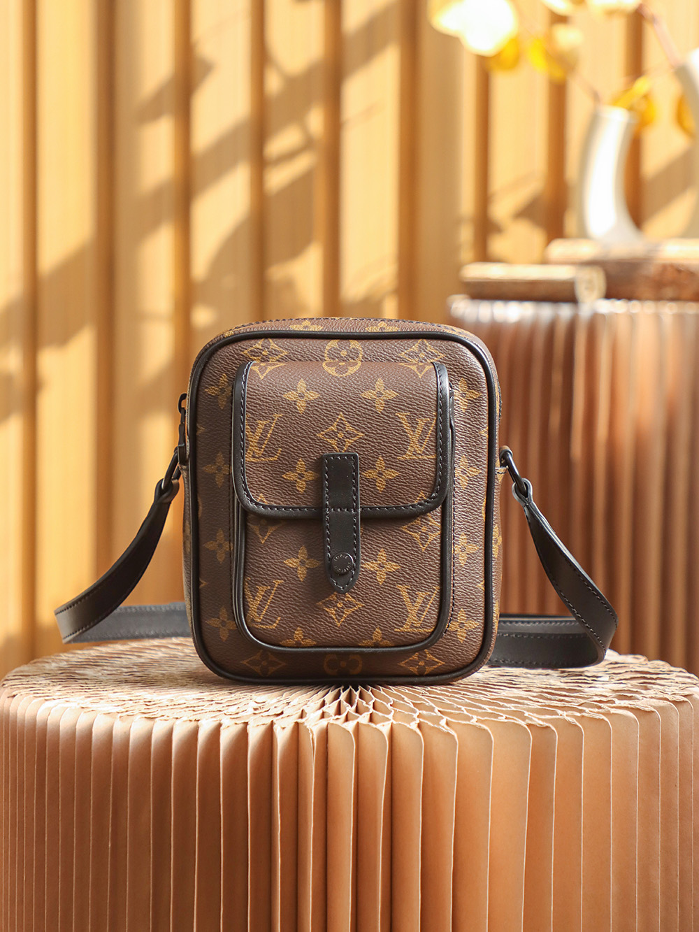 LOUIS VUITTON CROSSBODY BAG monogram