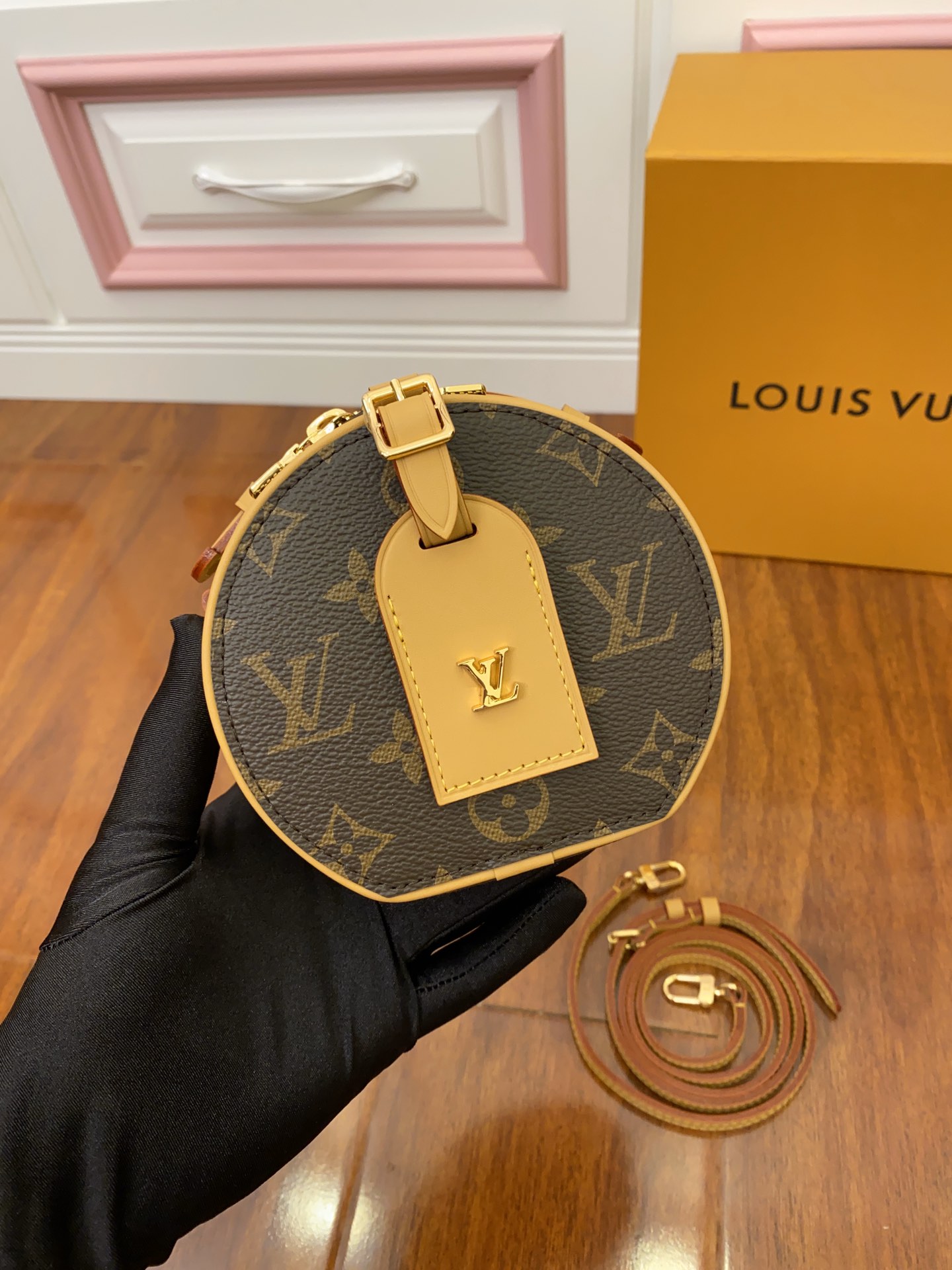 LOUIS VUITTON CROSSBODY BAG monogram