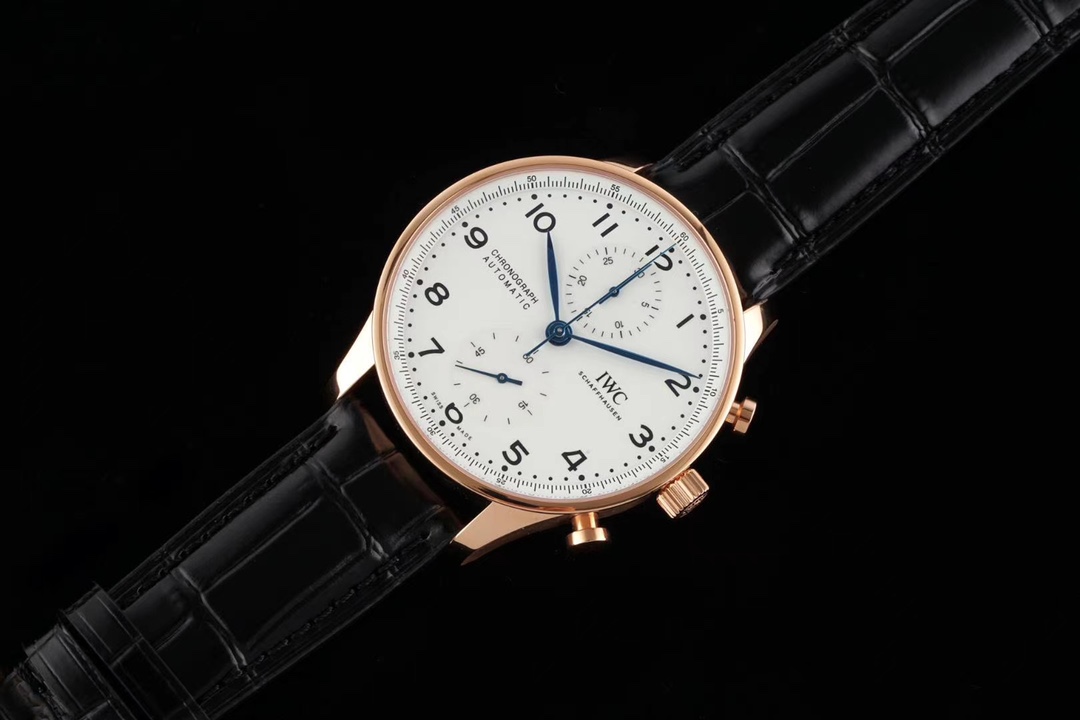 Universal Portugal 40 Series Mechanical Watch