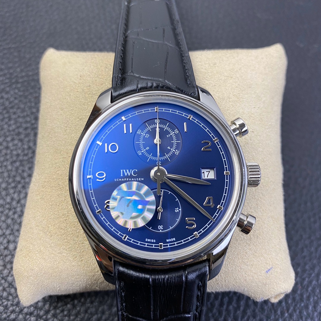 Universal Portugal 42 Series Mechanical Watch