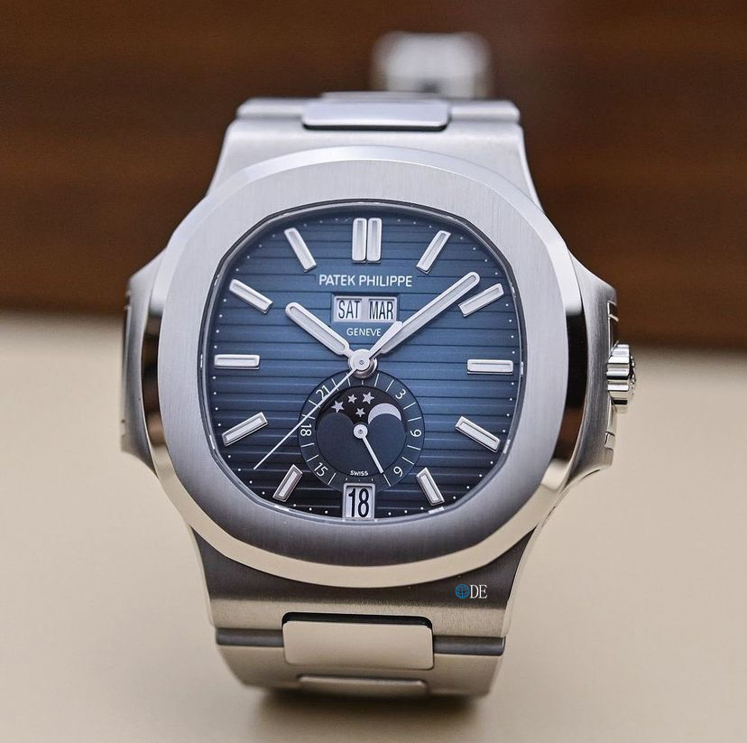 Patek Philippe Elegant Sports Nautilus Series (Parrot Fish) 5726 Annual Calendar Watch