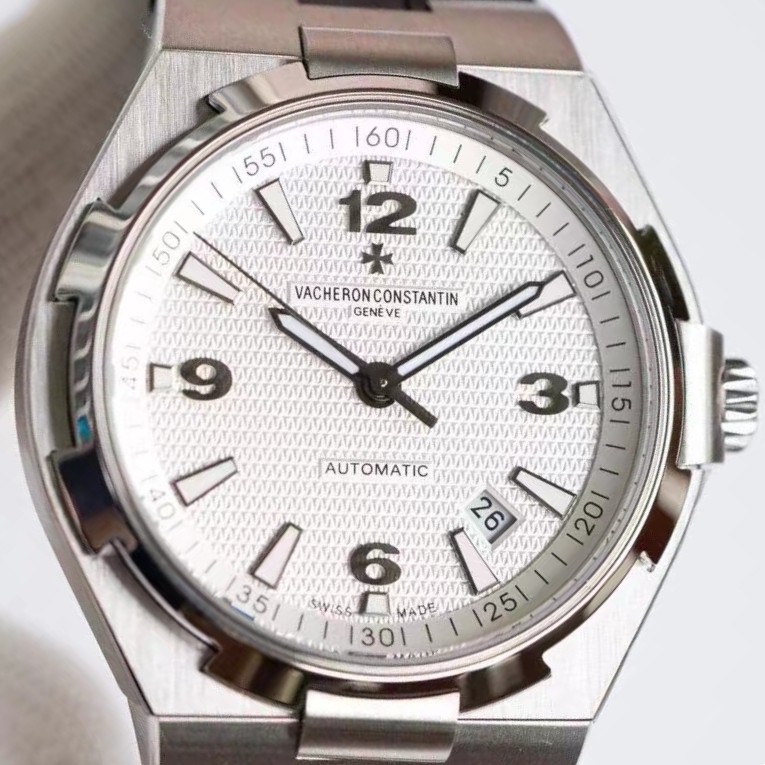 Vacheron Constantin Overseas Collection Men’s 3-Hand Mechanical Wristwatch Vacheron Constantin Overseas Collection Men’s 3-Hand Mechanical Wristwatch