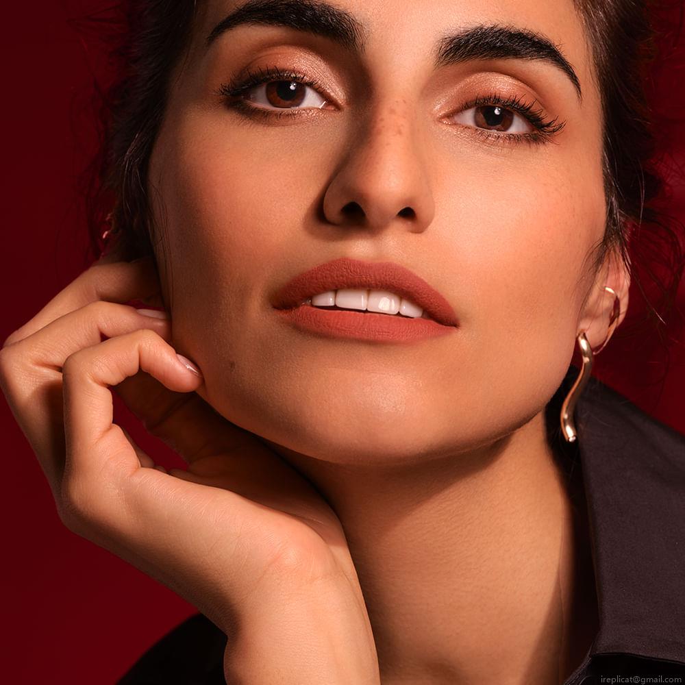 Batom Cremoso Matte Lancôme L'Absolu Rouge Drama Matte Mademoiselle Penélope 353 3,4 g Batom Cremoso Matte Lancôme L'Absolu Rouge Drama Matte Mademoiselle Penélope 353 3,4 g