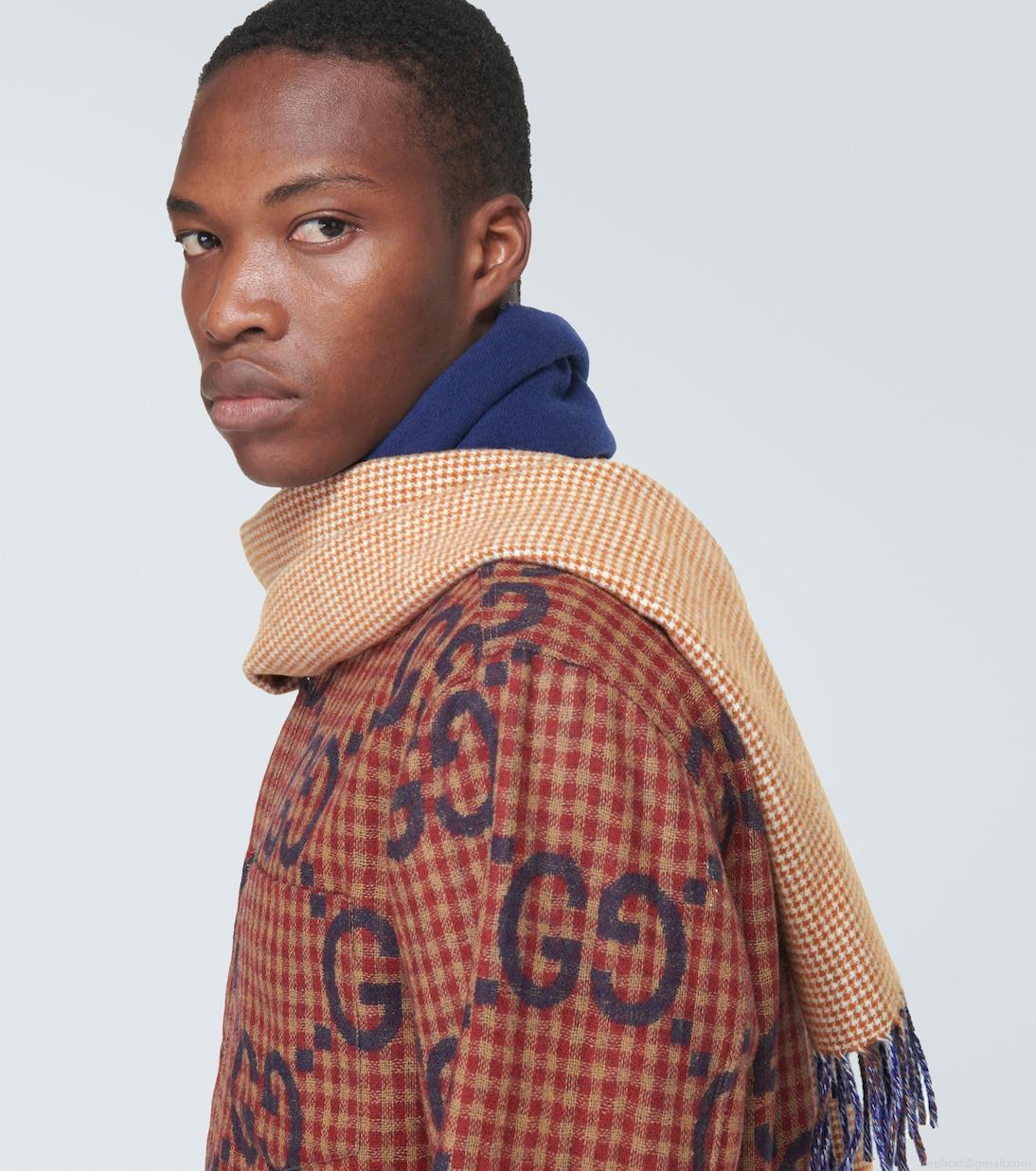 GucciLogo wool and cashmere scarf