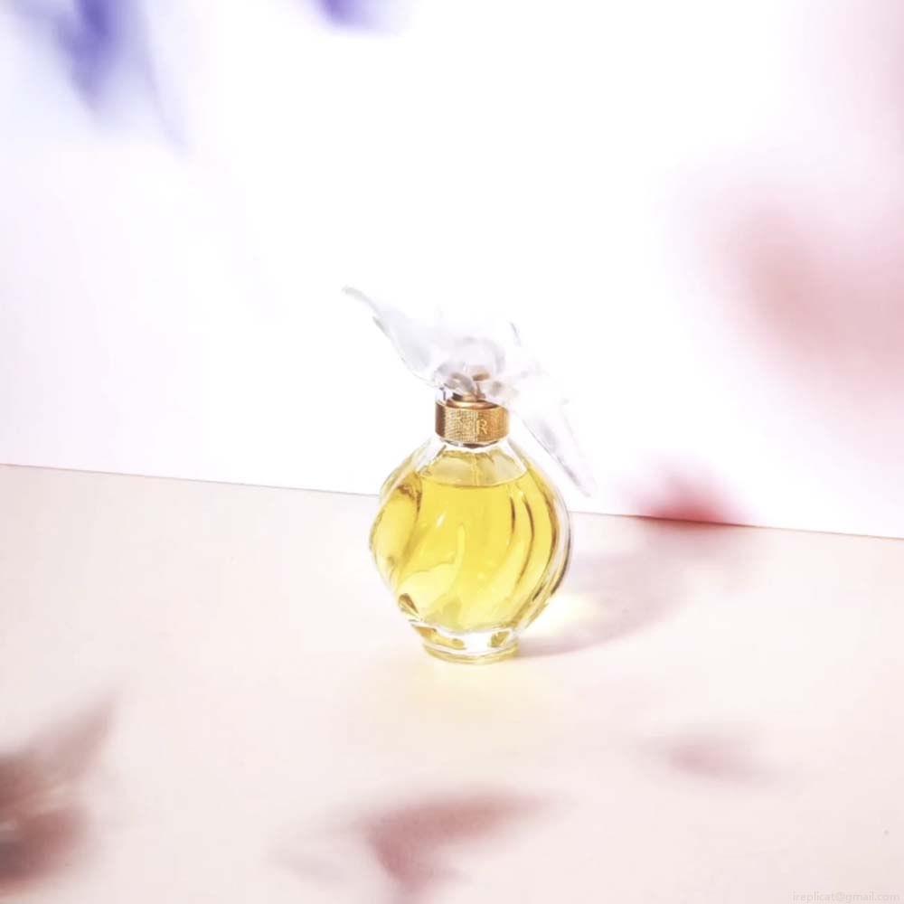 Perfume Nina Ricci L'Air Du Temps Feminino Eau de Toilette 50 ml Perfume Nina Ricci L'Air Du Temps Feminino Eau de Toilette 50 ml