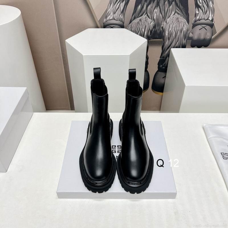 Givenchy short boots Woman Ts Givenchy sz35-39 2C J0803