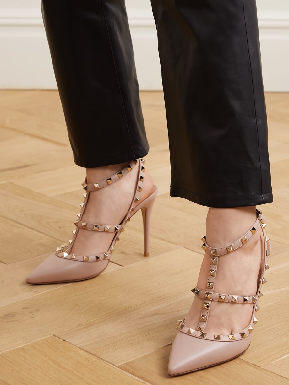 Rockstud leather pumps