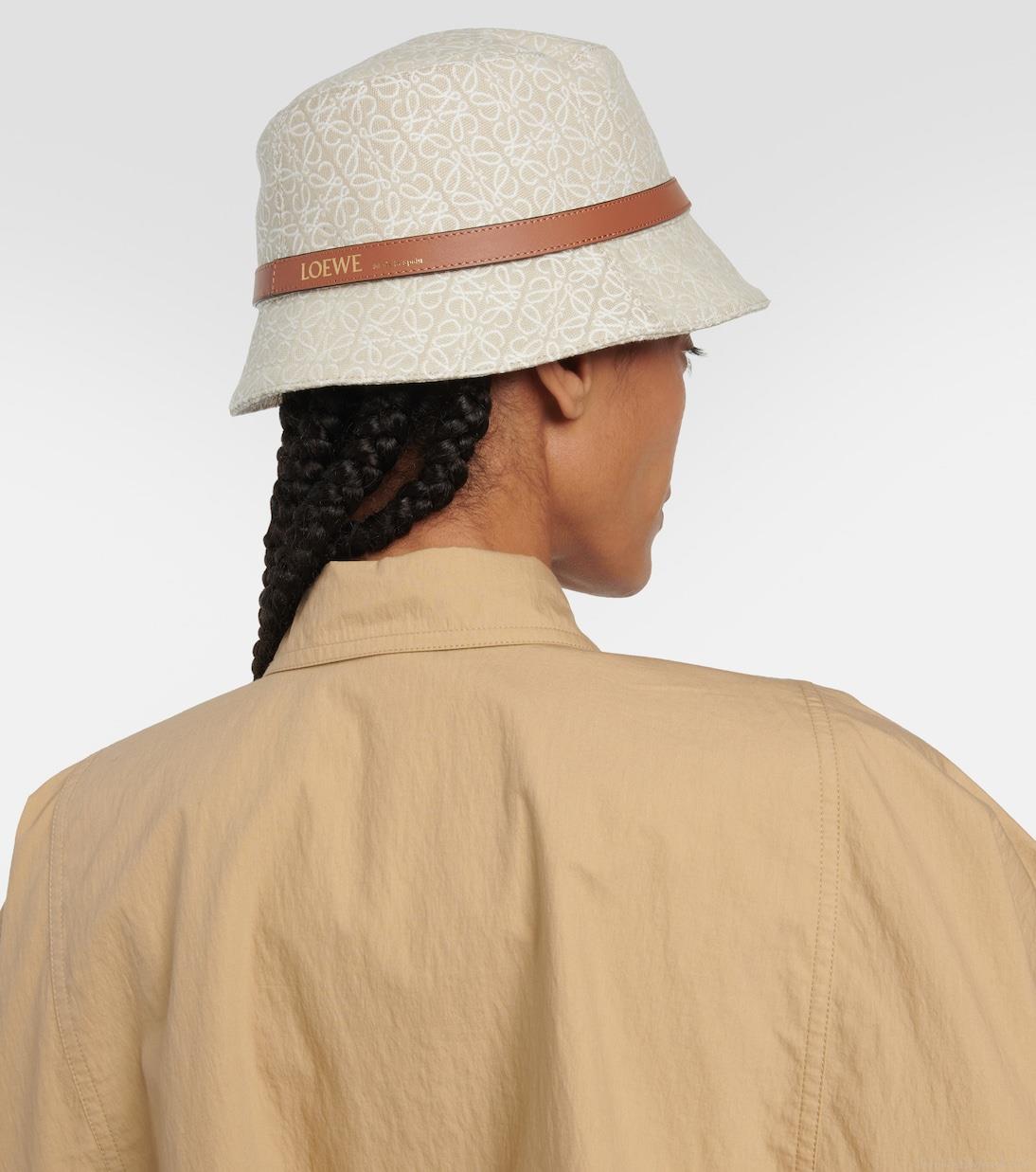 LoeweAnagram bucket hat