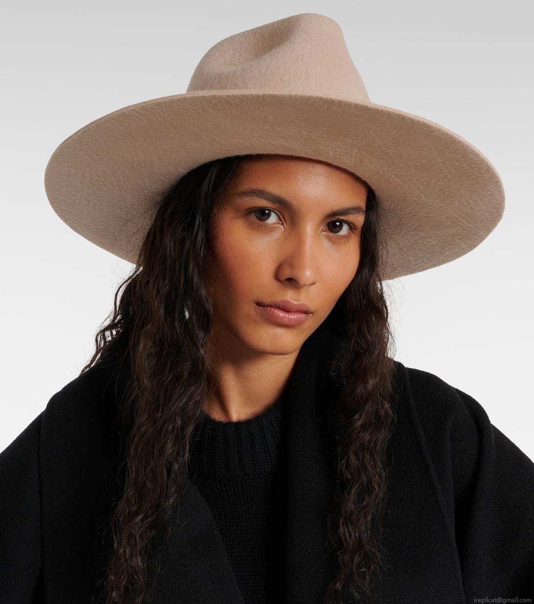 Ruslan BaginskiyEmbellished shearling fedora