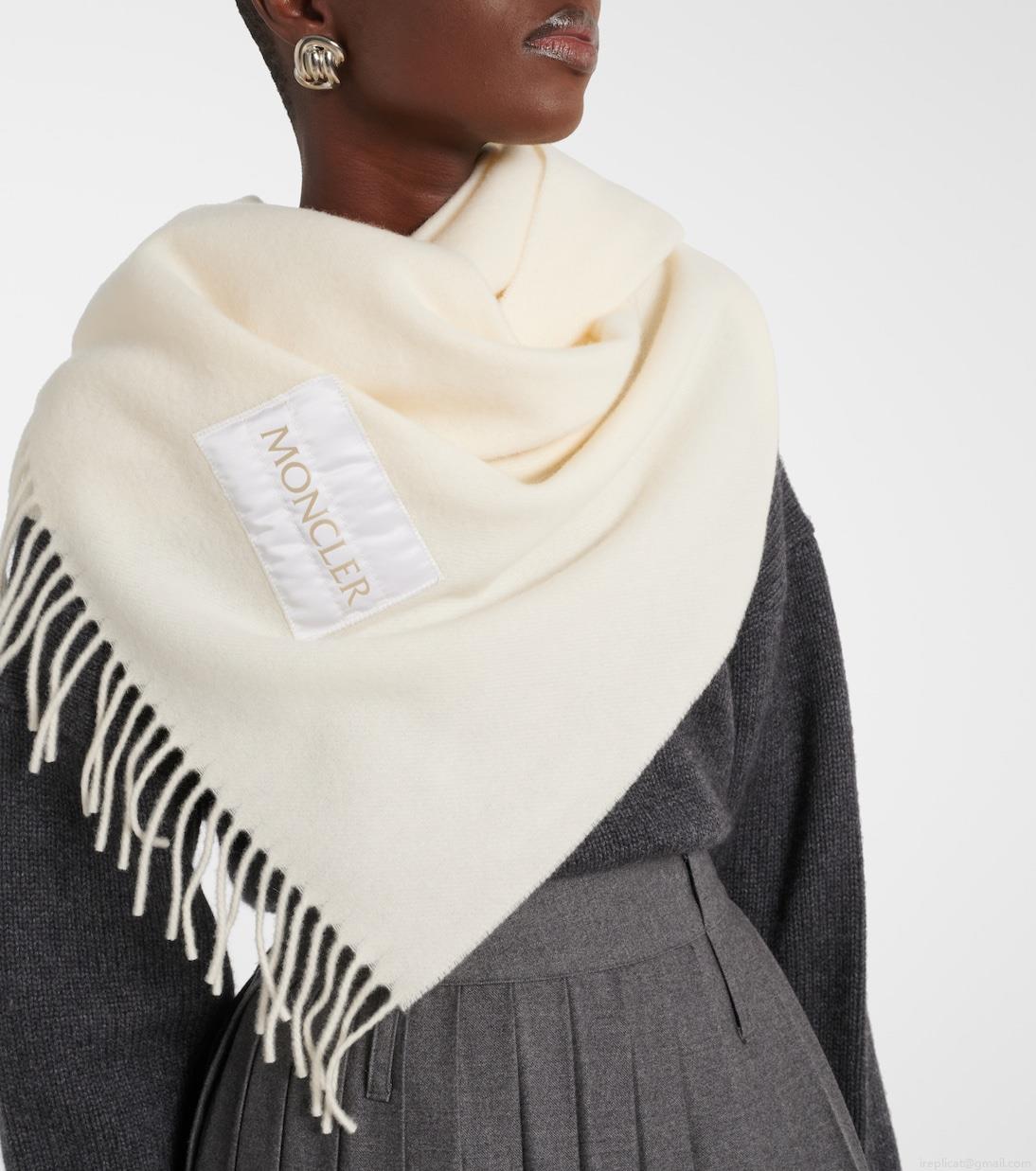 MonclerWool scarf